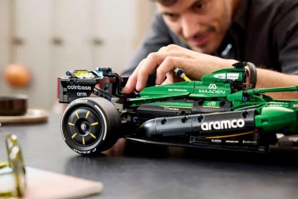 樂高 LEGO 42240 Aston Martin Aramco AMR25 F1 賽車 