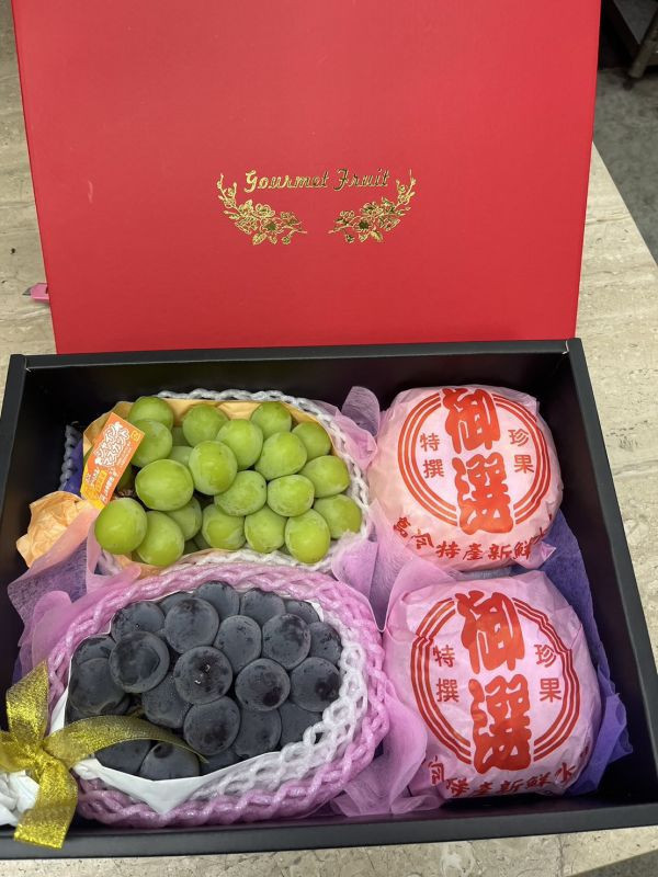(精品特大盒)  日本麝香葡萄+日本貓眼葡萄+水梨或蘋果2/附包裝提袋 