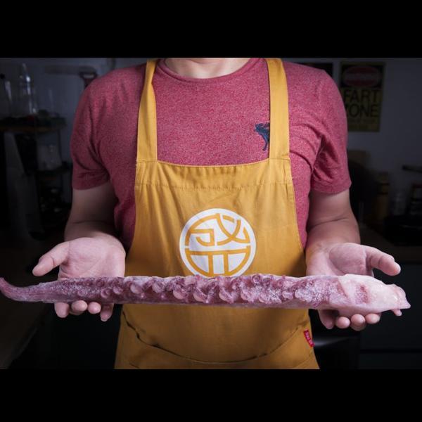 深海魷魚鬚500G+ 中秋 烤肉  深海巨魷鬚 大王魷 冷凍食材 餐廳 盤商 團購 專業代工 包裝 盛食堂超市 新北市永和區復興街81號 (02)89219626盛佳貿易 統編90200774群竑流通行銷 統編52941685