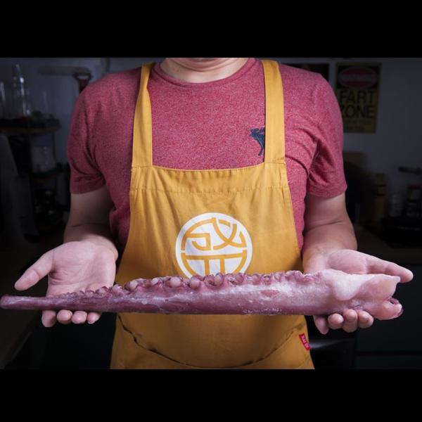 深海魷魚鬚500G+ 中秋 烤肉  深海巨魷鬚 大王魷 冷凍食材 餐廳 盤商 團購 專業代工 包裝 盛食堂超市 新北市永和區復興街81號 (02)89219626盛佳貿易 統編90200774群竑流通行銷 統編52941685