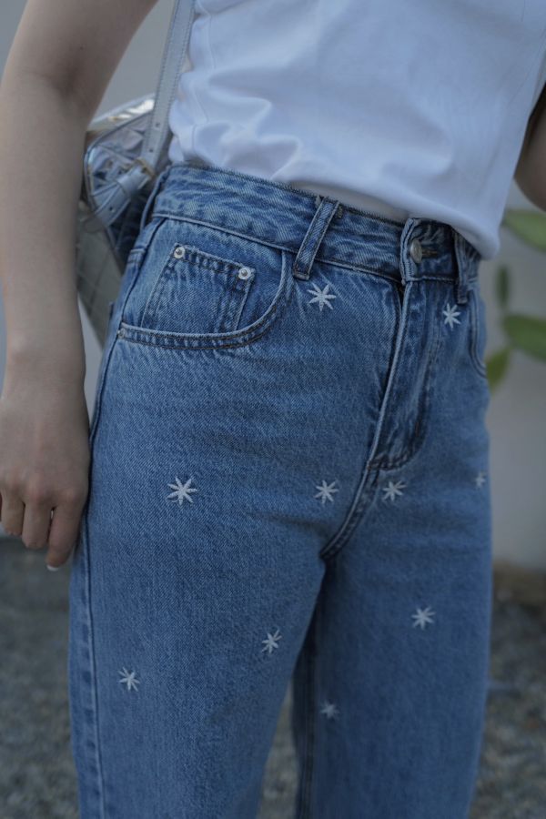 刺繡牛仔褲 