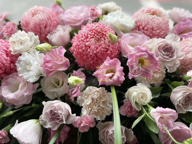 接待桌盆花 講台花 婚禮牽到桌盆花 台中鴻花花店代客送花-會議盆花:接待桌花,婚禮簽到桌花,會議需要桌花點綴,結婚簽到桌需要桌花.客製桌花,台中代客送花,中彰投,全省電送