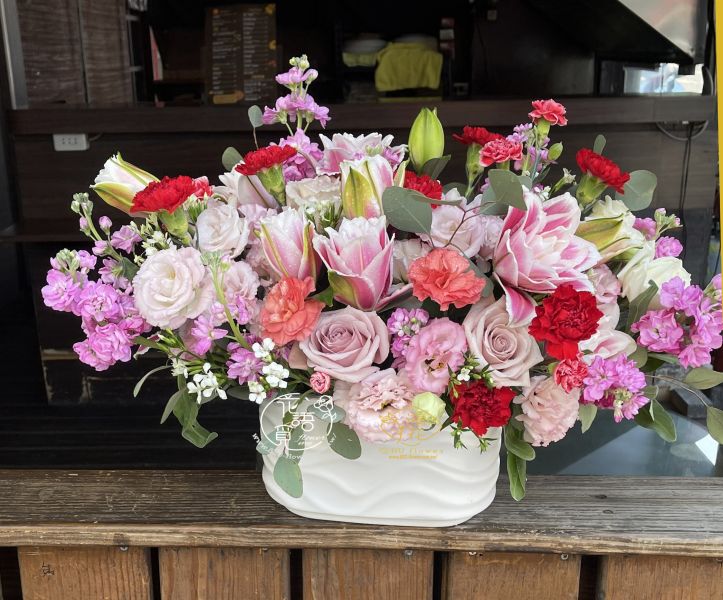 我"馨"裡最愛媽咪(重辦百合) 母親節花束,康乃馨花束,客製化康乃馨花束,代客送花,鴻花花店,珍惜所託,全程保密