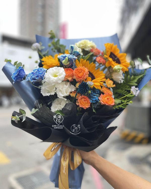 客製花束(客製花束請先預訂喔) 無敵超大花束,韓式花束,玫瑰花束,韓式包裝美學,奶茶色包裝,愛馬仕橘包裝,黑色包裝,拒絕傳統包裝,花束傳情花束,台中花店代客送花~鴻花花店代客送花全程保密 珍惜所託,猶如親送