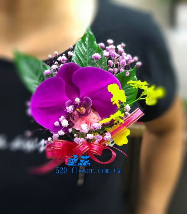 蘭花胸花系列 台中鴻花花店代客送花,開會需要開會胸花,結婚需要婚禮胸花,會議胸花,客製胸花,乾燥花胸花,不凋永生花胸花,蝴蝶蘭胸花,珍惜所託,全程保密,代客送花,中彰投代客送花,全省送花,