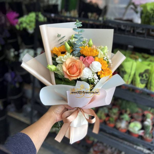唯一(向日葵花束 ) 台中鴻花花店/畢業季花束向日葵花束,陽光朝氣向日葵花束,探病慰問生日,向日葵花束 ,台中花店代客送花,中彰投地區,代客送花
客製花束