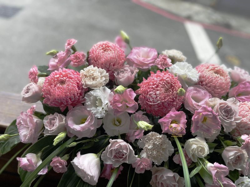 接待桌盆花 講台花 婚禮牽到桌盆花 台中鴻花花店代客送花-會議盆花:接待桌花,婚禮簽到桌花,會議需要桌花點綴,結婚簽到桌需要桌花.客製桌花,台中代客送花,中彰投,全省電送