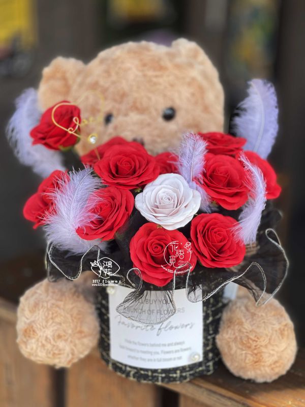 抱起幸福(抱抱熊香氛花桶非鮮花喔) 永生花花束*乾燥不凋花+永生花讓你的另一半更加愛你,乾燥不凋花與永生不凋花結合,永生不凋花有錢花 乾燥不凋花賀禮首選,台中花店代客送花~鴻花花店代客送花全程保密