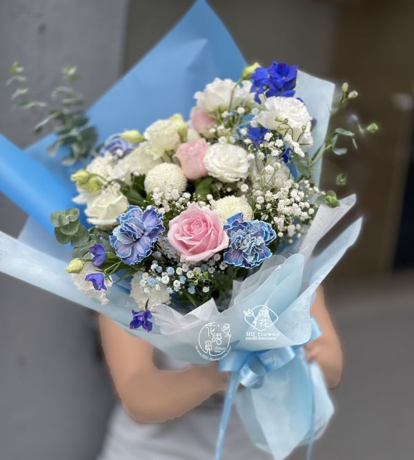 客製玫瑰花束系列 韓式花束,玫瑰花束,韓式包裝美學,奶茶色包裝,拒絕傳統包裝,花束傳情花束,台中花店代客送花~鴻花花店代客送花全程保密 珍惜所託,猶如親送