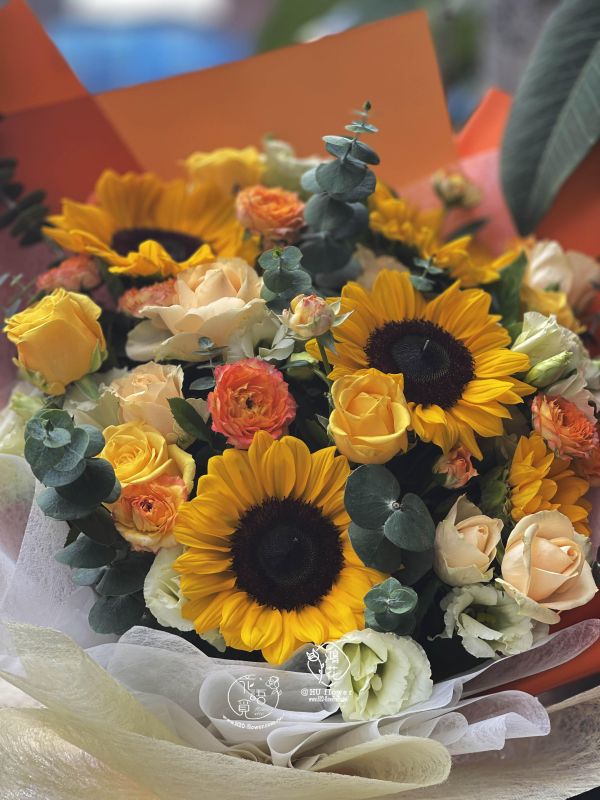 客製花束(客製花束請先預訂喔) 無敵超大花束,韓式花束,玫瑰花束,韓式包裝美學,奶茶色包裝,愛馬仕橘包裝,黑色包裝,拒絕傳統包裝,花束傳情花束,台中花店代客送花~鴻花花店代客送花全程保密 珍惜所託,猶如親送
