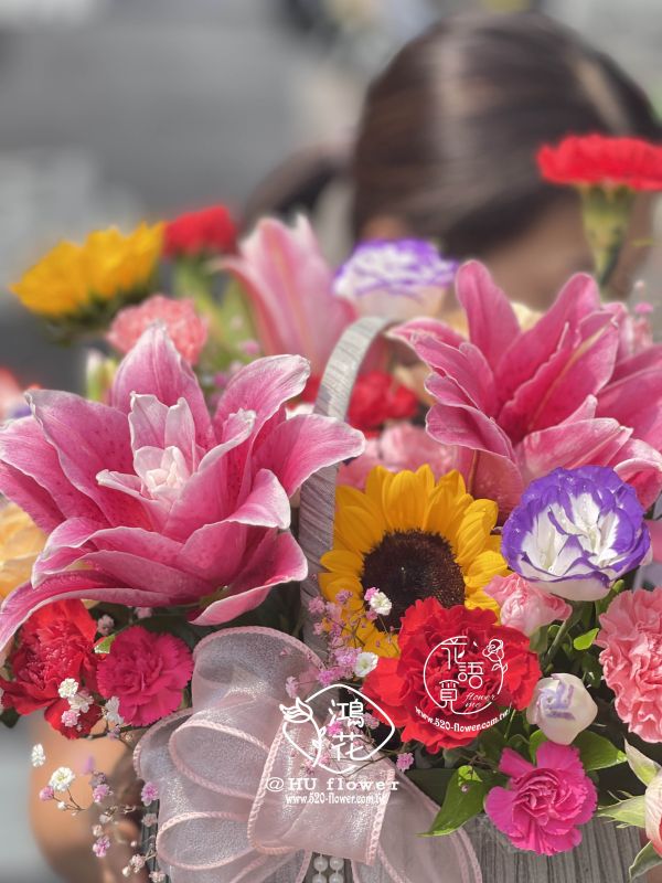 呈現最愛媽咪(重辦百合) 母親節花束,康乃馨花束,客製化康乃馨花束,代客送花,鴻花花店,珍惜所託,全程保密