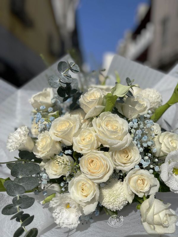 十全十美(20朵白玫瑰) 白玫瑰花束 韓式花束,玫瑰花束,韓式包裝美學,奶茶色包裝,愛馬仕橘包裝,玫瑰花束,玫瑰花造型香氛花束,黑色包裝,拒絕傳統包裝,花束傳情花束,台中花店代客送花~鴻花花店代客送花全程保密 珍惜所託,猶如親送