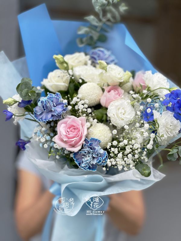 客製玫瑰花束系列 韓式花束,玫瑰花束,韓式包裝美學,奶茶色包裝,拒絕傳統包裝,花束傳情花束,台中花店代客送花~鴻花花店代客送花全程保密 珍惜所託,猶如親送