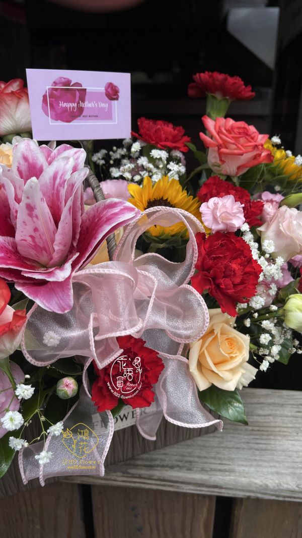 我"馨"裡最愛媽咪(重辦百合) 母親節花束,母親節要送康乃馨花束,客製化康乃馨花束,代客送花,鴻花花店,珍惜所託,康乃馨盆花/母親節花禮全程保密你想要的花禮我都有