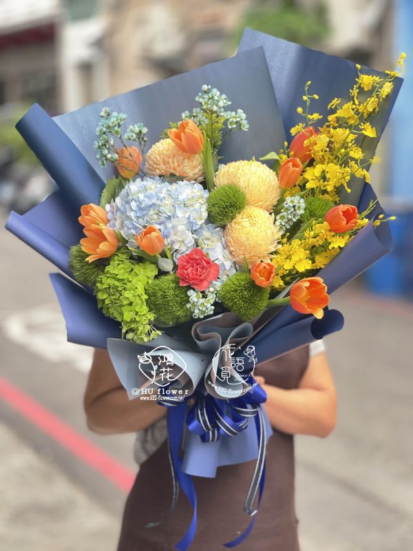客製花束(客製花束請先預訂喔) 無敵超大花束,韓式花束,玫瑰花束,韓式包裝美學,奶茶色包裝,愛馬仕橘包裝,黑色包裝,拒絕傳統包裝,花束傳情花束,台中花店代客送花~鴻花花店代客送花全程保密 珍惜所託,猶如親送