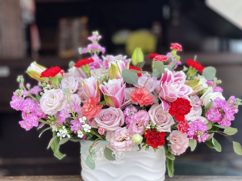 我"馨"裡最愛媽咪(重辦百合) 母親節花束,康乃馨花束,客製化康乃馨花束,代客送花,鴻花花店,珍惜所託,全程保密