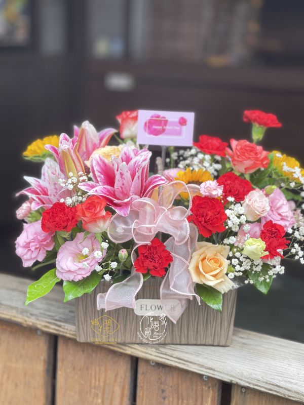 我"馨"裡最愛媽咪(重辦百合) 母親節花束,母親節要送康乃馨花束,客製化康乃馨花束,代客送花,鴻花花店,珍惜所託,康乃馨盆花/母親節花禮全程保密你想要的花禮我都有