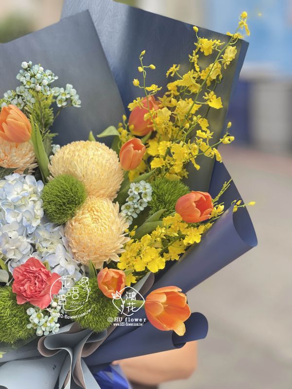 客製花束(客製花束請先預訂喔) 無敵超大花束,韓式花束,玫瑰花束,韓式包裝美學,奶茶色包裝,愛馬仕橘包裝,黑色包裝,拒絕傳統包裝,花束傳情花束,台中花店代客送花~鴻花花店代客送花全程保密 珍惜所託,猶如親送