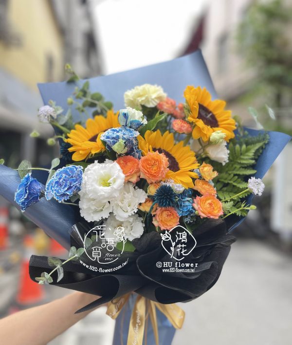 客製花束(客製花束請先預訂喔) 無敵超大花束,韓式花束,玫瑰花束,韓式包裝美學,奶茶色包裝,愛馬仕橘包裝,黑色包裝,拒絕傳統包裝,花束傳情花束,台中花店代客送花~鴻花花店代客送花全程保密 珍惜所託,猶如親送