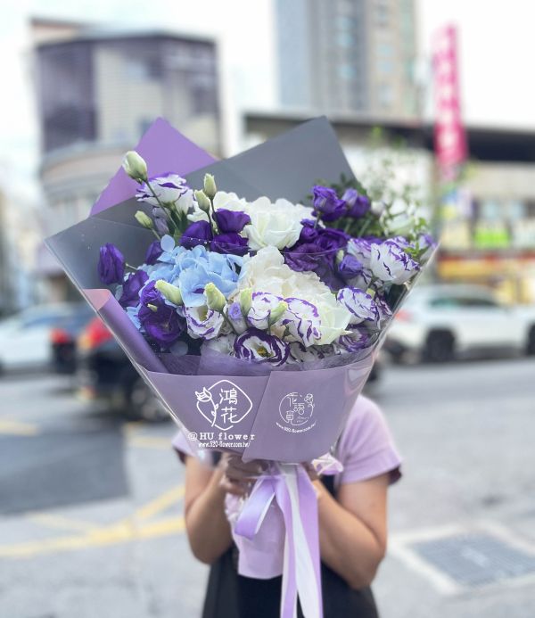 我的愛全部都給妳(韓式花束需預訂喔)(韓式無敵大花束) 無敵超大花束,韓式花束,玫瑰花束,韓式包裝美學,奶茶色包裝,愛馬仕橘包裝,黑色包裝,拒絕傳統包裝,花束傳情花束,台中花店代客送花~鴻花花店代客送花全程保密 珍惜所託,猶如親送