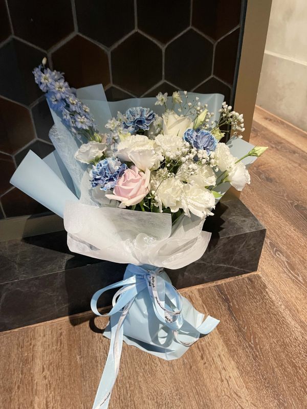 客製玫瑰花束系列 韓式花束,玫瑰花束,韓式包裝美學,奶茶色包裝,拒絕傳統包裝,花束傳情花束,台中花店代客送花~鴻花花店代客送花全程保密 珍惜所託,猶如親送