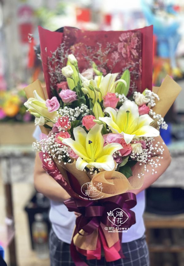 最愛~百合花束 韓式花束,玫瑰花束,韓式包裝美學,奶茶色包裝,愛馬仕橘包裝,玫瑰花束,玫瑰花造型香氛花束,黑色包裝,拒絕傳統包裝,花束傳情花束,台中花店代客送花~鴻花花店代客送花全程保密 珍惜所託,猶如親送
