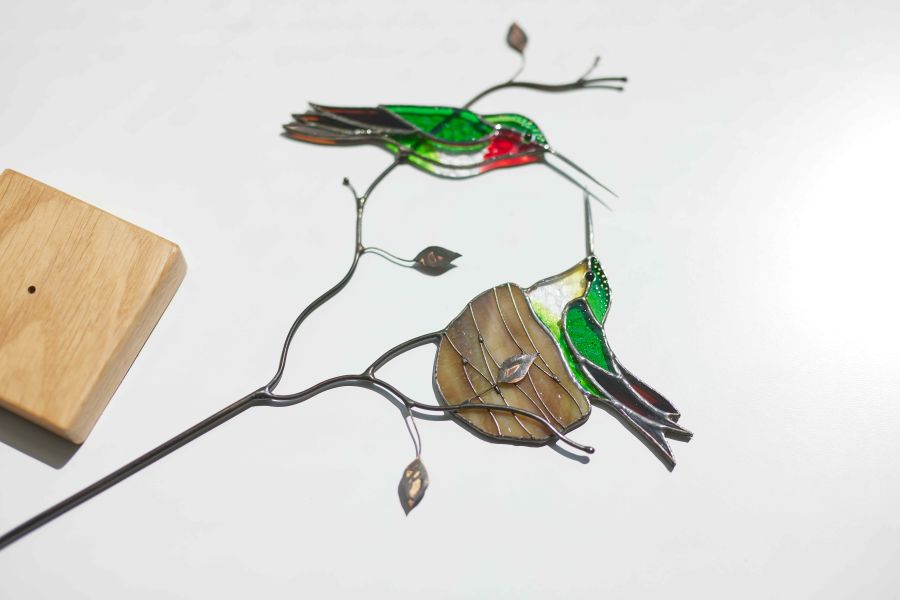 成對蜂鳥+鳥巢︱陽光捕手(底座) 捉光擺飾,居家裝飾,窗戶掛飾,捕夢者,花藝裝飾,陽光捕手,鑲嵌玻璃,情人節禮物,北歐風,花店,母親節禮物