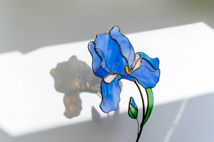 鳶尾花 Iris︱陽光捕手(底座) 捉光擺飾,居家裝飾,窗戶掛飾,捕夢者,花藝裝飾,陽光捕手,鑲嵌玻璃,情人節禮物,北歐風,花店,母親節禮物