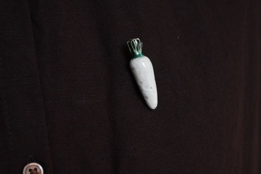 瓷器胸針_小白蘿蔔 