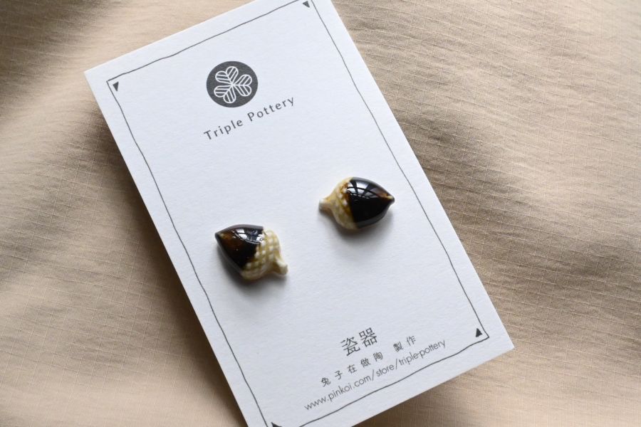瓷器耳針(一對)_松果 