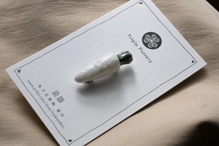 瓷器胸針_小白蘿蔔 