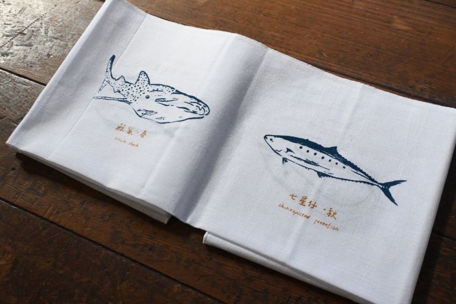 四季魚種白底長巾 ｜有獸的睡眠時光﻿ 