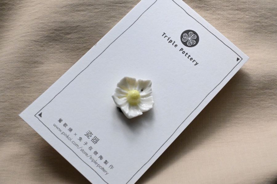 瓷器胸針_雞蛋花 
