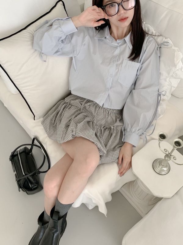 不規則的美 側邊綁帶素面襯衫 