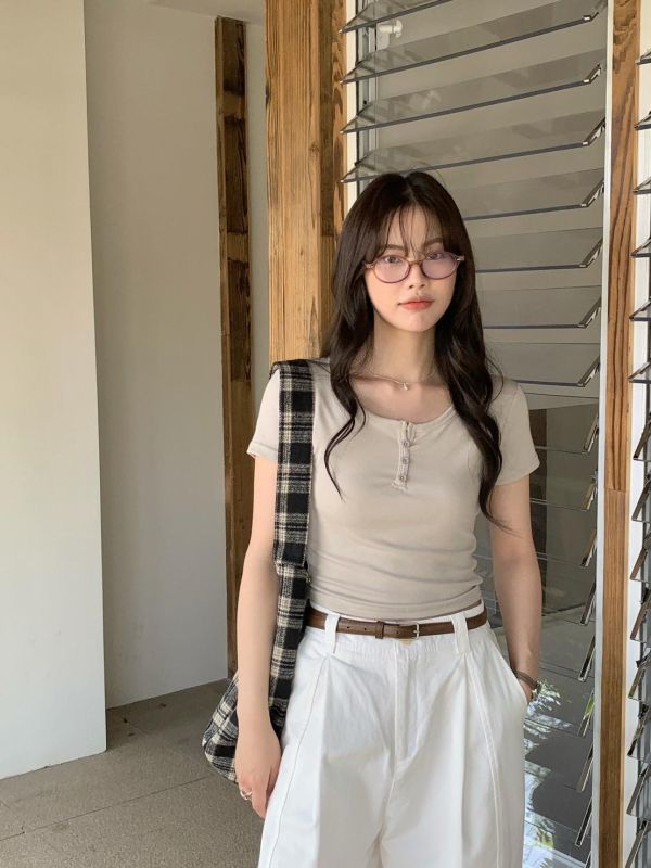 城市日常彈力短版T 韓系顯瘦短袖上衣 女生修身百搭T恤 鈕扣設計短版T （5色） 