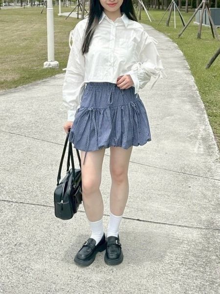 不規則的美 側邊綁帶素面襯衫 