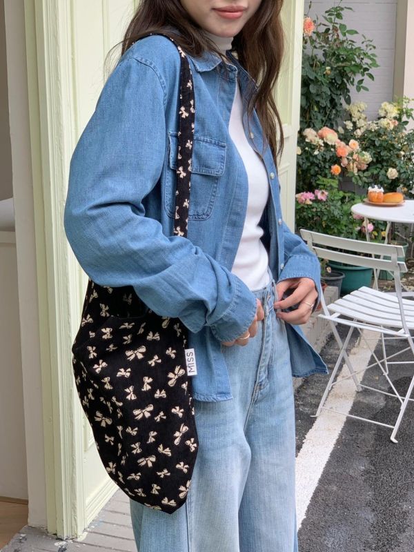 歐洲街角日常 短版牛仔襯衫 雙口袋設計 顯比例百搭襯衫（2色） 