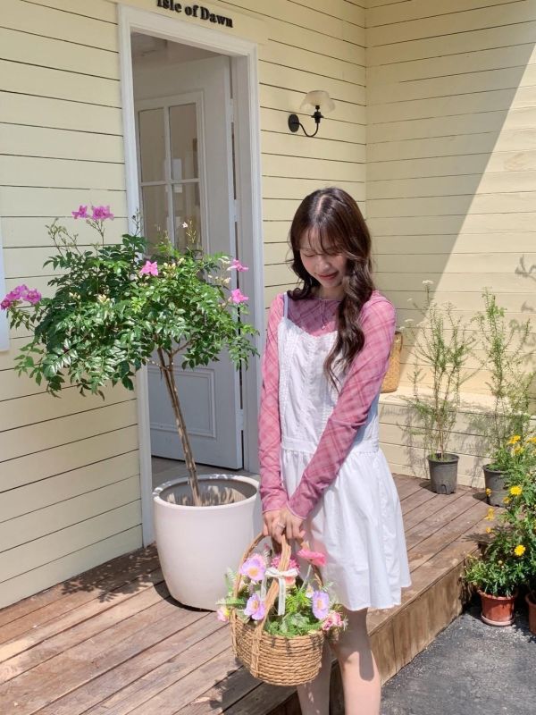 巴黎白晝 細節壓紋層次小白裙 法式溫柔氣質洋裝 