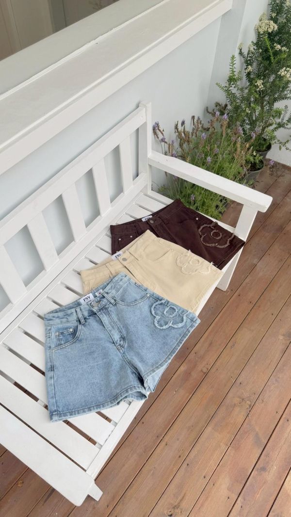 南法日常穿搭 立體花牛仔短褲 百搭顯腿長款（3色） 