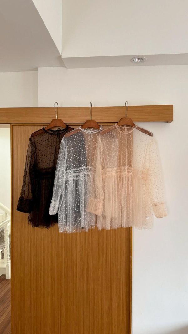 柔霧戀愛濾鏡 點點透紗上衣 層次蛋糕感 微透輕甜長袖上衣（3色） 