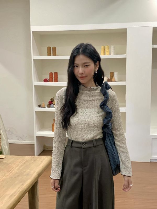 冬霧花邊物語 日系復古木耳邊半高領打底衣 混色紋理長袖上衣 秋冬疊穿（2色） 