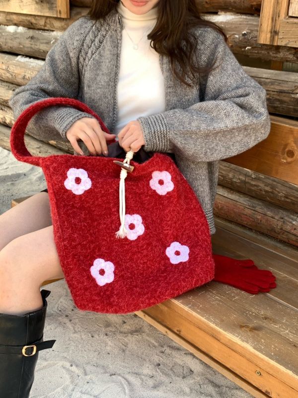 小花日和 日系小花毛呢水桶包 軟糯可愛 輕量好背 秋冬必備 百搭肩背包（5色） 