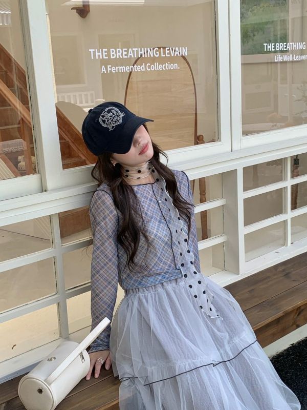 歐系少女層次感 格紋透膚長袖 木耳邊打底上衣（3色） 