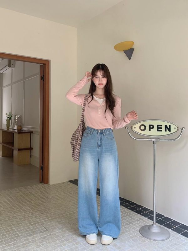 轉身有愛心 高腰直筒牛仔褲 顯瘦寬褲版型 小心機後口袋設計（S-XL) 