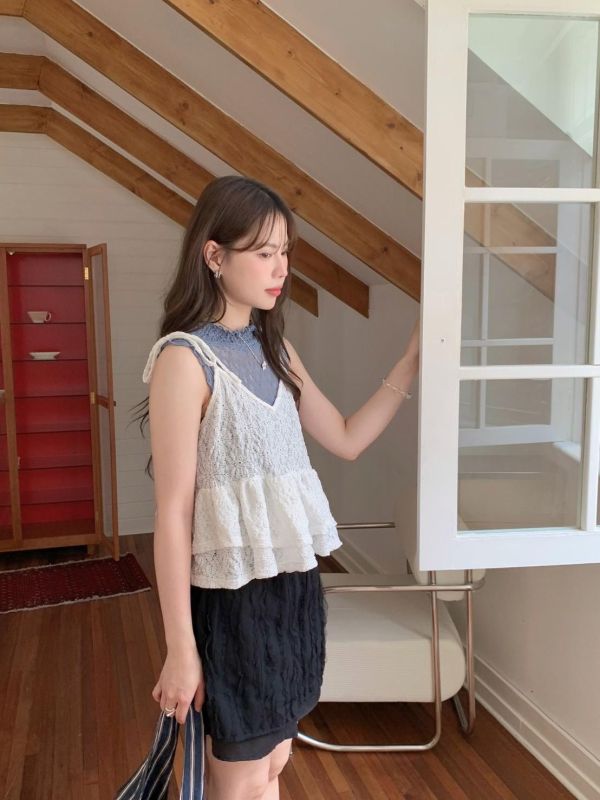 小雛花戀日 蕾絲細肩綁帶背心 可調肩帶 疊穿蛋糕層次背心（3色） 