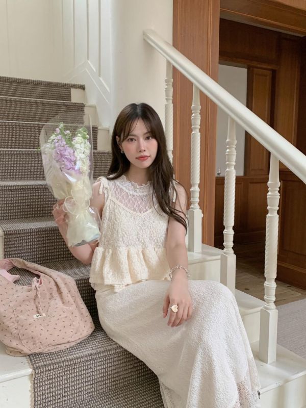 小雛花戀日 蕾絲細肩綁帶背心 可調肩帶 疊穿蛋糕層次背心（3色） 