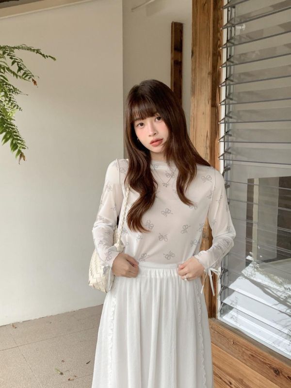 蝶舞微光 刺繡上衣 韓系蝴蝶刺繡透膚打底衫 小隻女孩氣質長袖 百搭內搭（3色） 