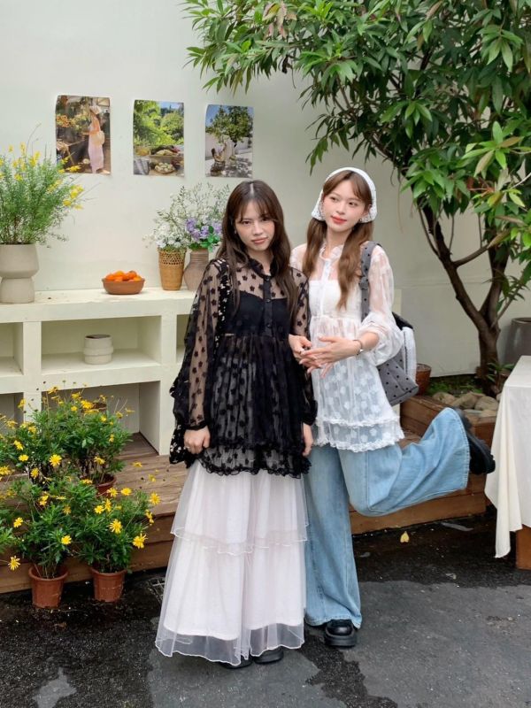 雲朵莊園 立體小花透紗澎感上衣 法式浪漫層次感上衣（2色） 