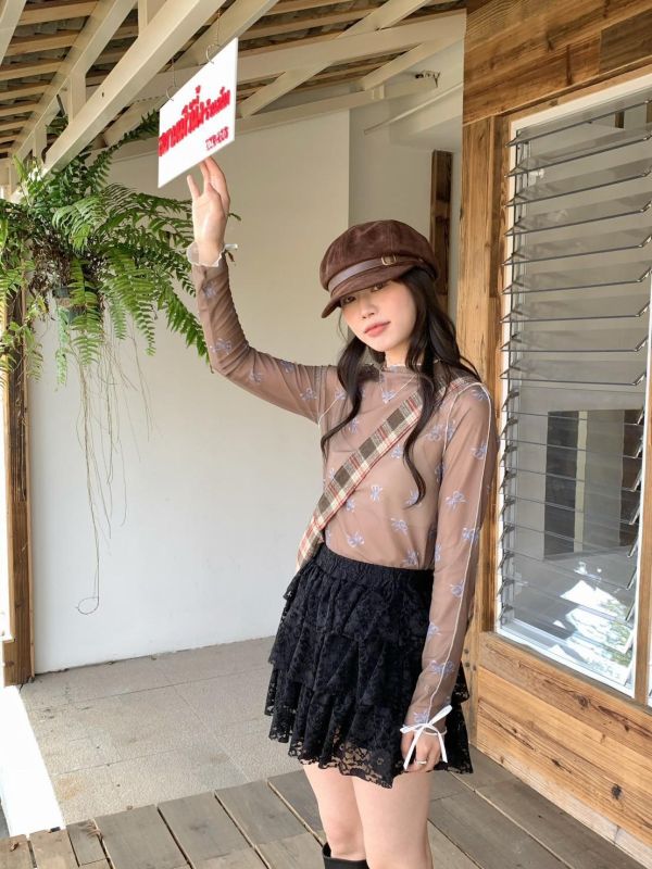 蝶舞微光 刺繡上衣 韓系蝴蝶刺繡透膚打底衫 小隻女孩氣質長袖 百搭內搭（3色） 