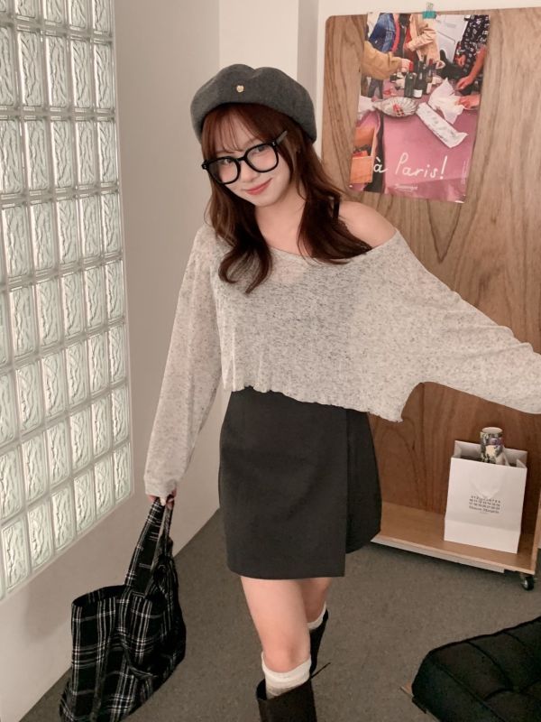 芝麻拿鐵 木耳邊短版長袖上衣 顯瘦彈性款 (4色） 